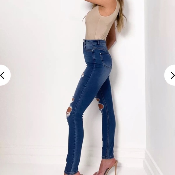 ✨2/$40✨ Distressed Highwaisted Sinner Jeans - Picture 2 of 3